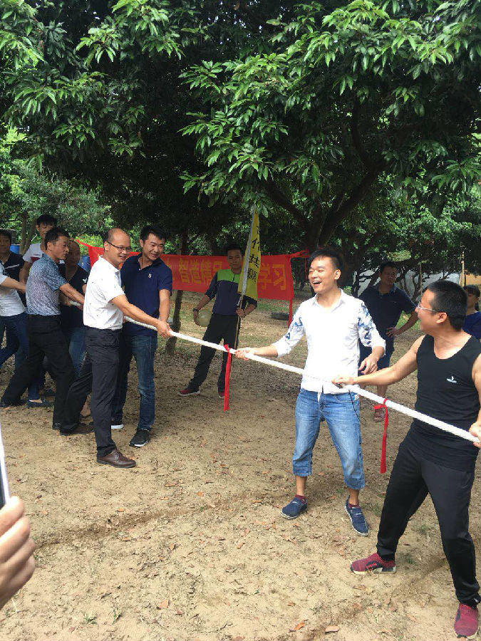 华奇密封件拔河比赛 ，赛出企业的竞争文化！
